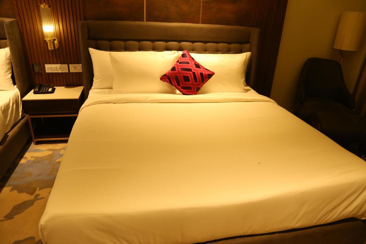 Dreamz Inn & Suites Zirakpur Zewnętrze zdjęcie