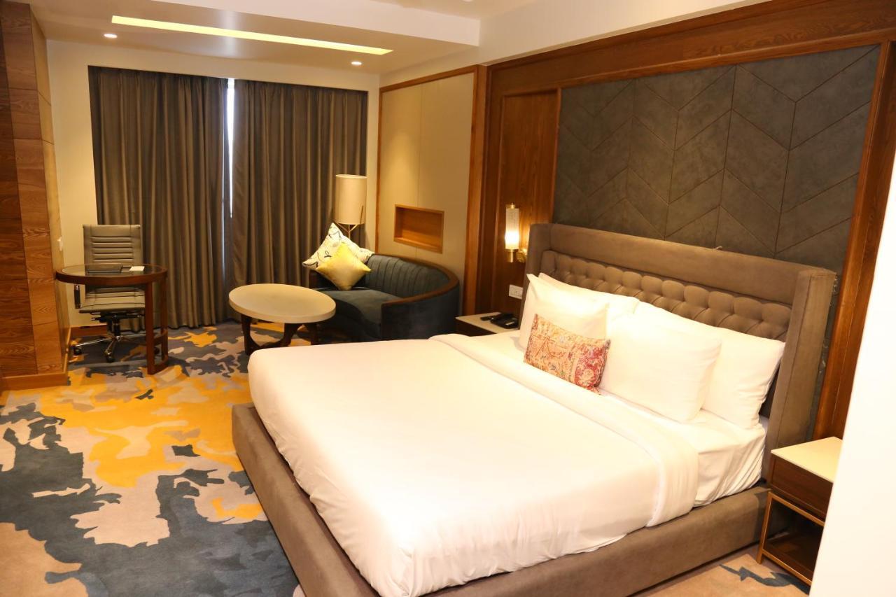 Dreamz Inn & Suites Zirakpur Zewnętrze zdjęcie