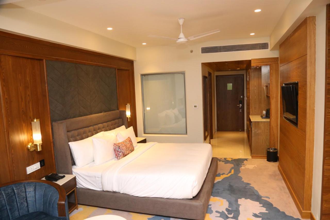 Dreamz Inn & Suites Zirakpur Zewnętrze zdjęcie