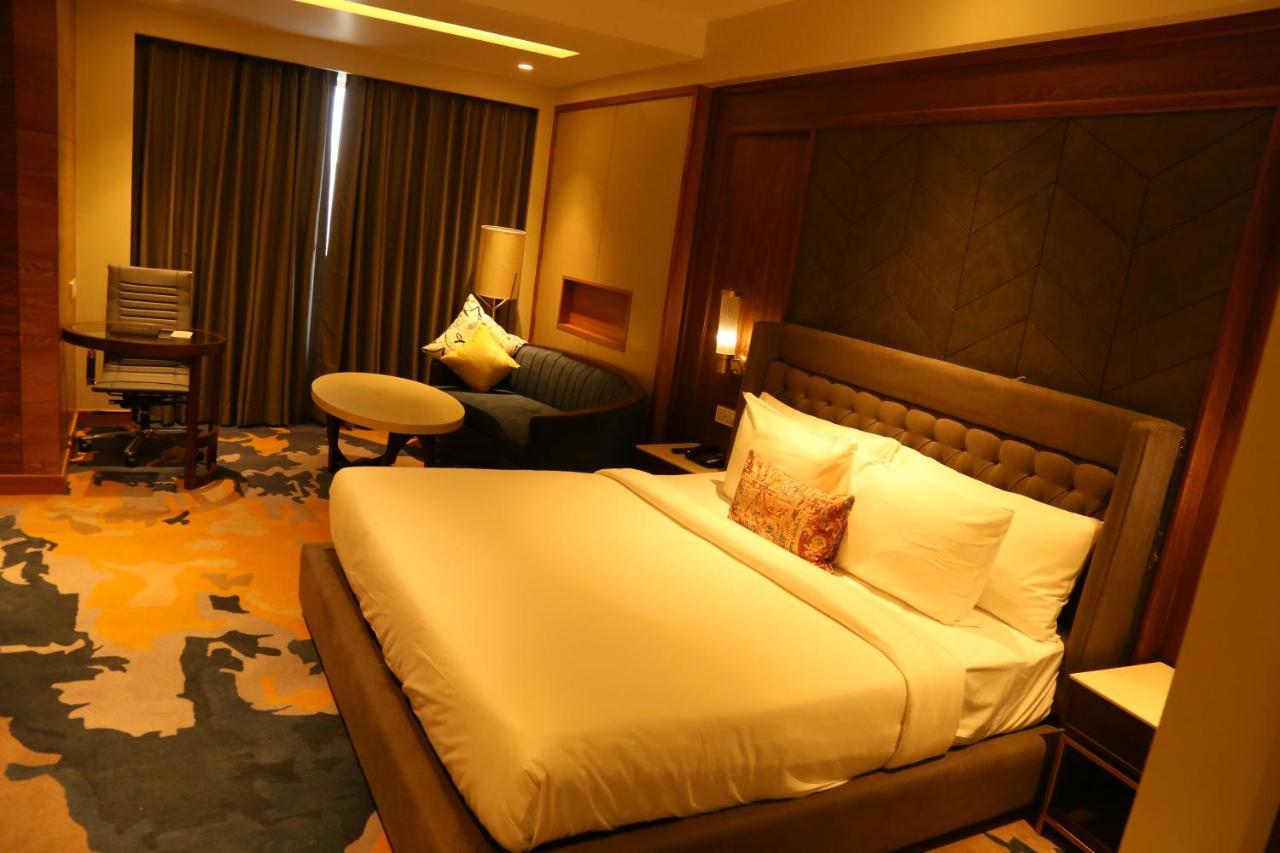 Dreamz Inn & Suites Zirakpur Zewnętrze zdjęcie