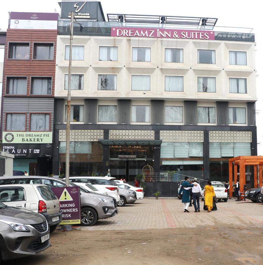 Dreamz Inn & Suites Zirakpur Zewnętrze zdjęcie